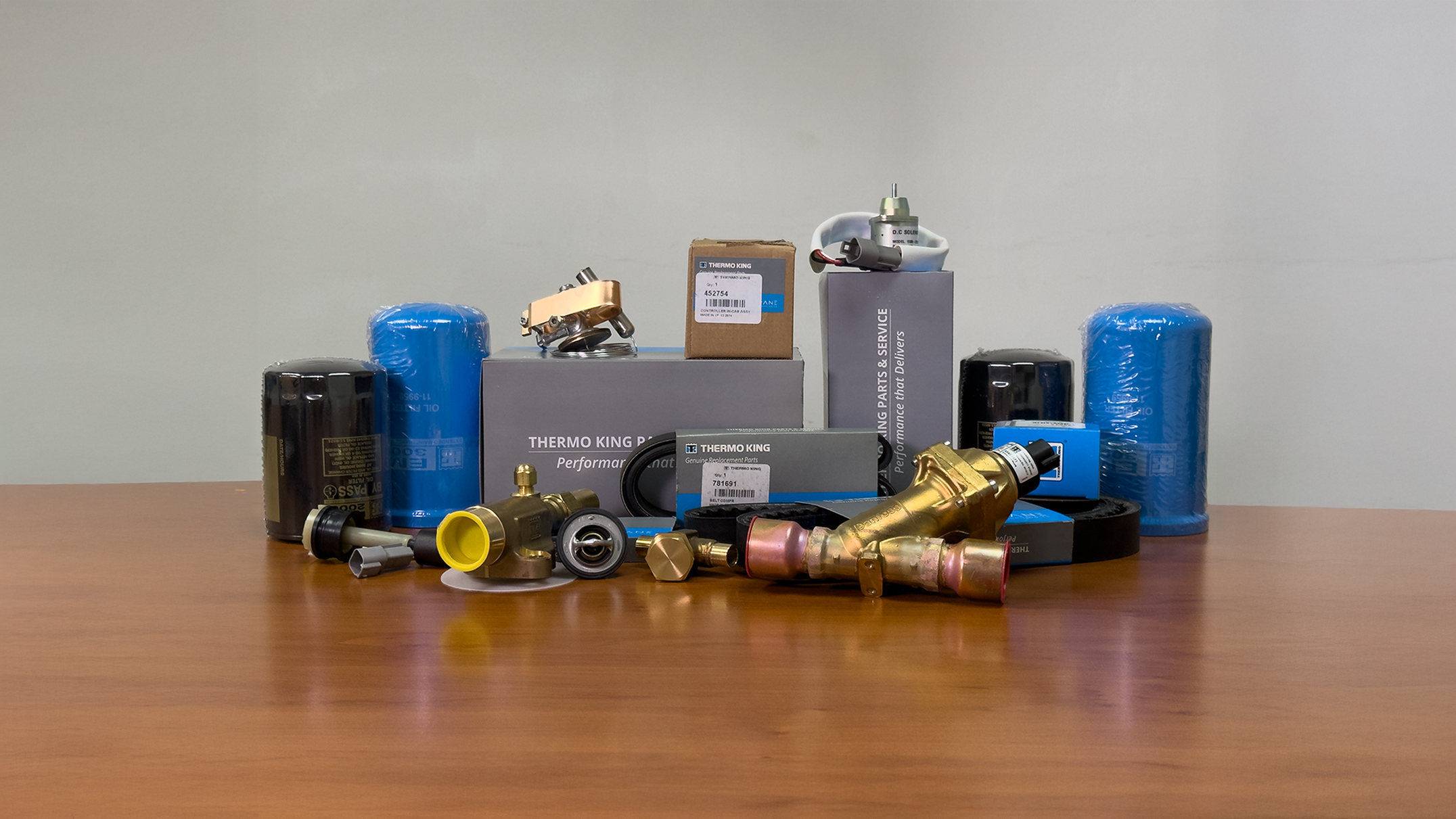 Instalaciones industriales de Loginsa con camión y maquinaria