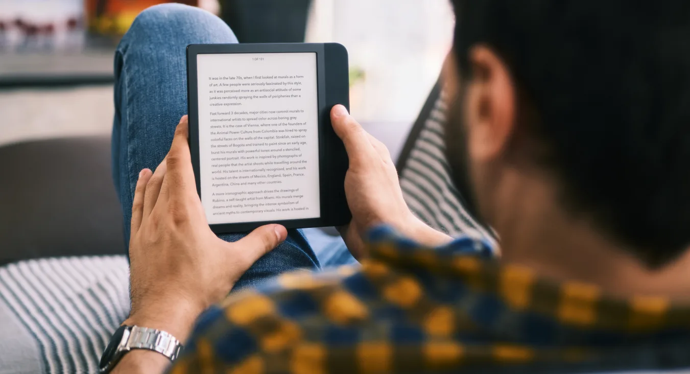 Instalaciones industriales de Loginsa con camión y maquinaria